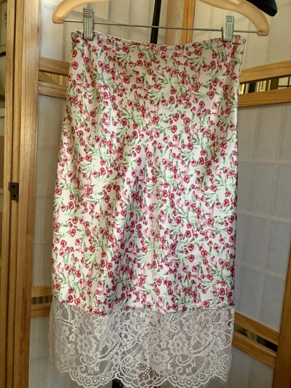 Forever 21 Light Dusty Pink Floral Skirt with Lace Trim Sz XS